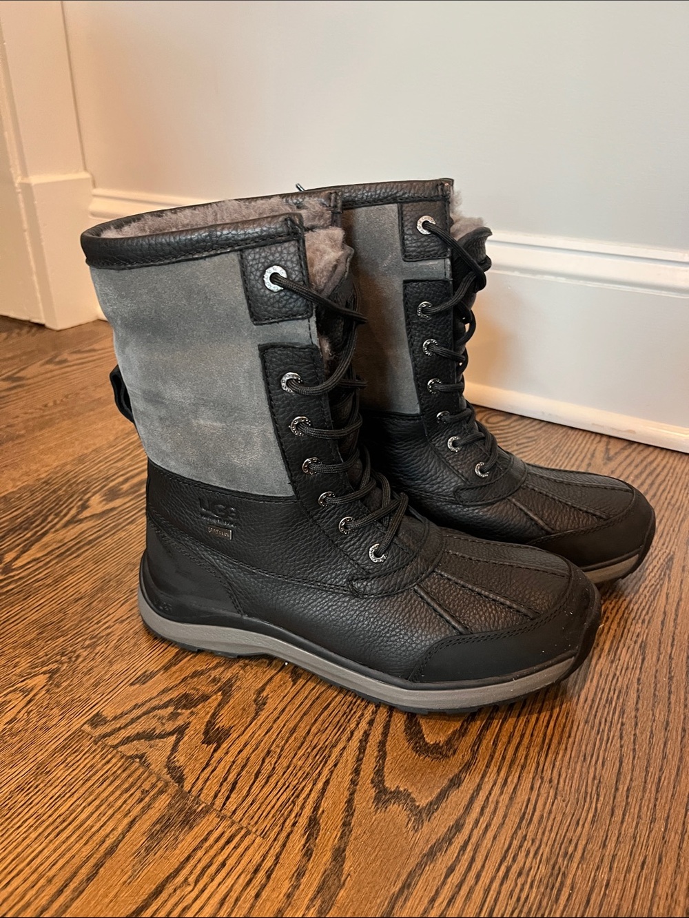 UGG Adirondack Boot III Size 9